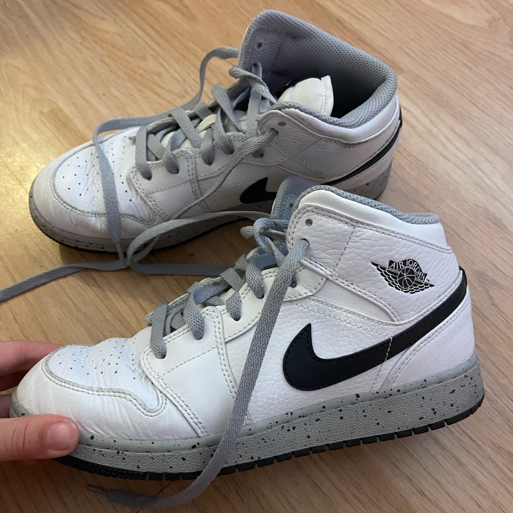 Air Jordan 1 Retro Mid GS “White Cement”